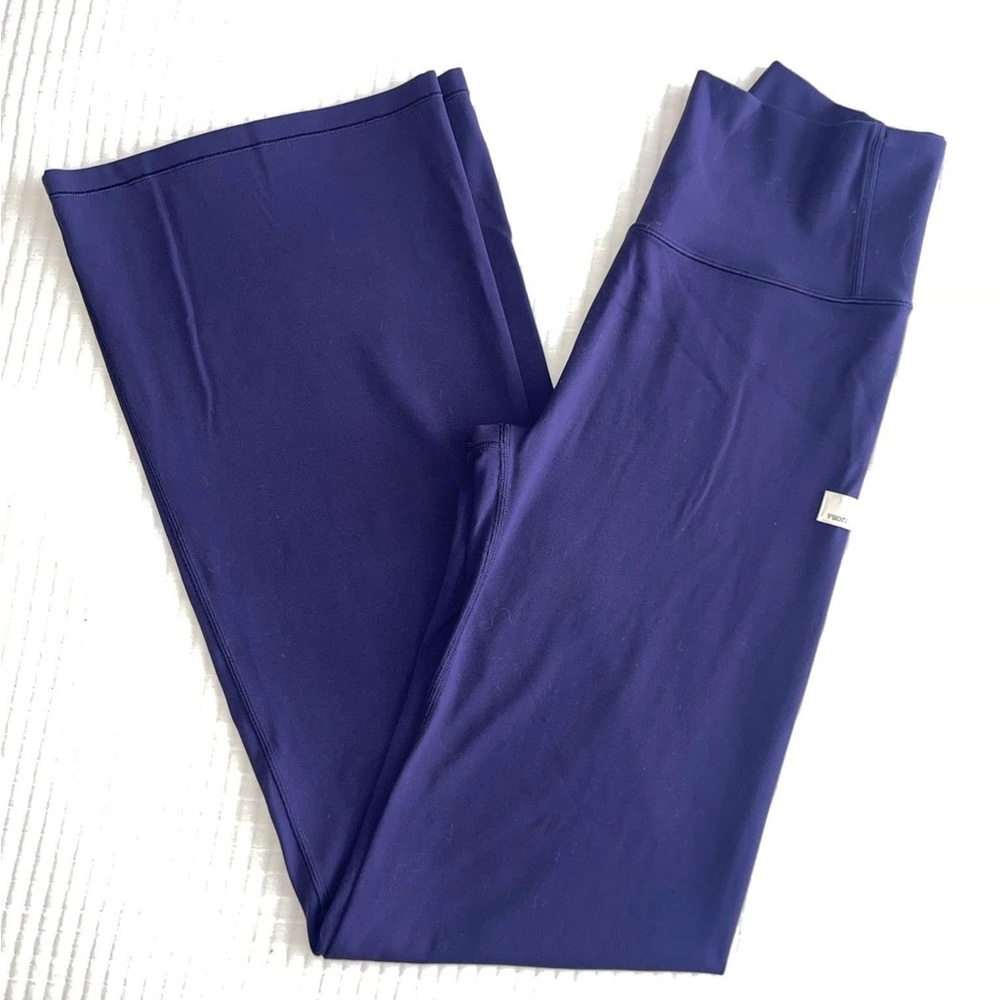 Vuori NWOT AllTheFeels RARE flare leggings